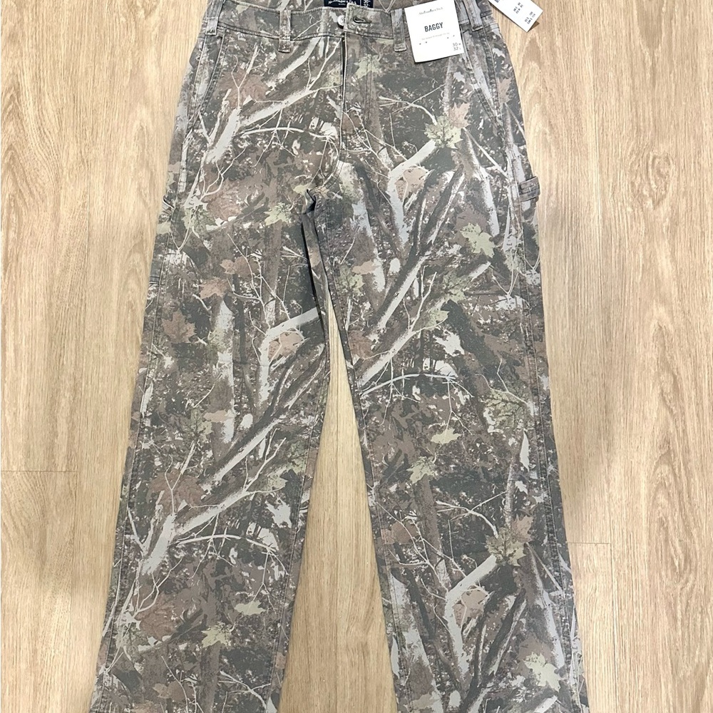 Abercrombie & Fitch Brown and Green Cargo Pants